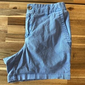 Old Navy. Everyday stretch shorts.